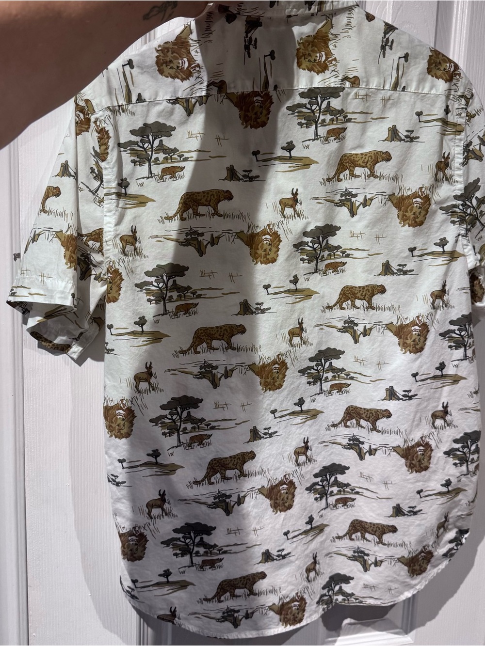Banana Republic White Short-Sleeve Safari Animal Print Button-Up Shirt - Picture 3 of 3